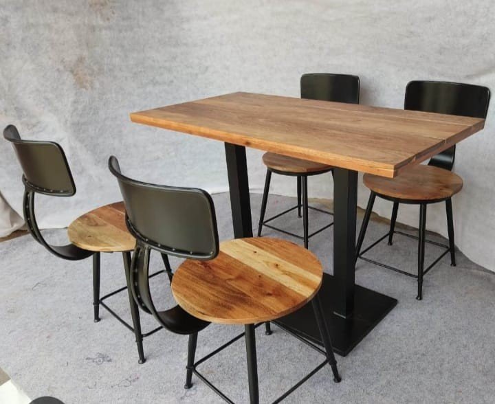 Sample design: rectangular wooden-top table with black metal base and four chairs with round wooden seats